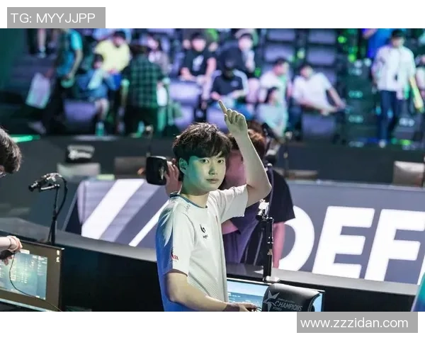 Jackeylove巧妙清兵反击Canyon被锁塔内互换人头精彩瞬间回顾